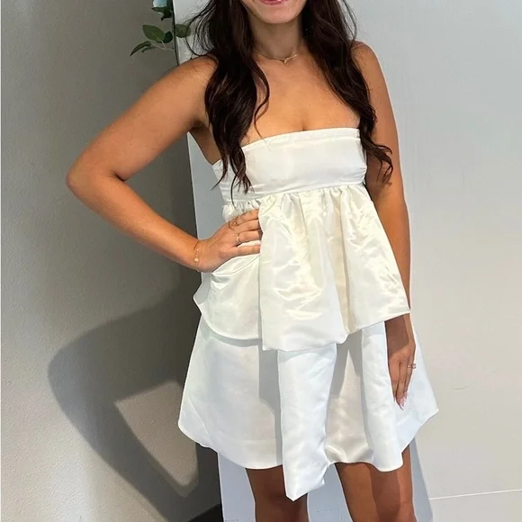Hello Molly | Dresses | Strapless Hello Molly White Satin Dress | Poshmark Hello Molly | Dresses | Strapless Hello Molly White Satin Dress | Poshmark